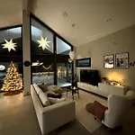 Villa Aurora Arctic Riverside