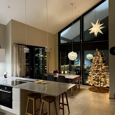 Aurora Arctic Riverside Βίλα