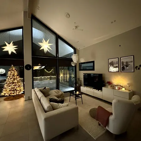 Villa Aurora Arctic Riverside