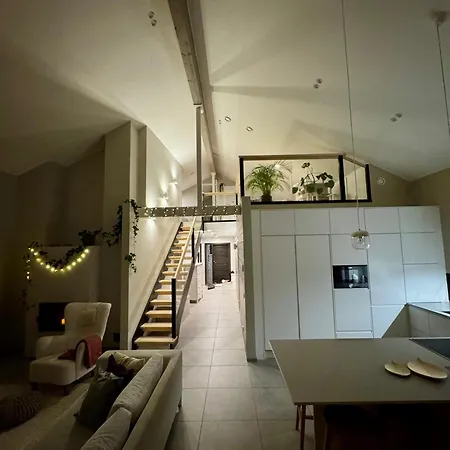 Villa Aurora Arctic Riverside